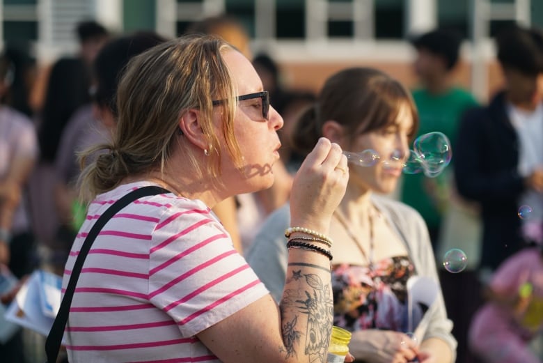 Bubbles and pink shirts were a main feature of the vigil, meant to encapsulate Bielli's personality.