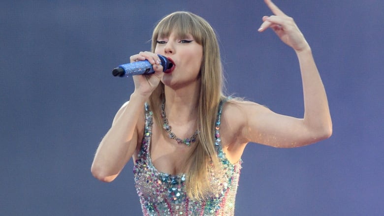 A woman sings into a microphone. 