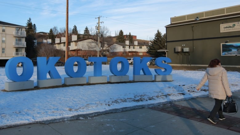 large blue letters spelling OKOTOKS