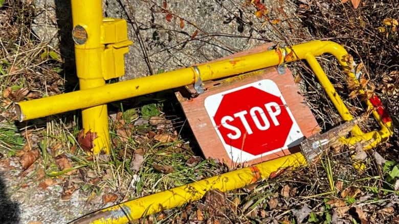 Broken yellow gate 