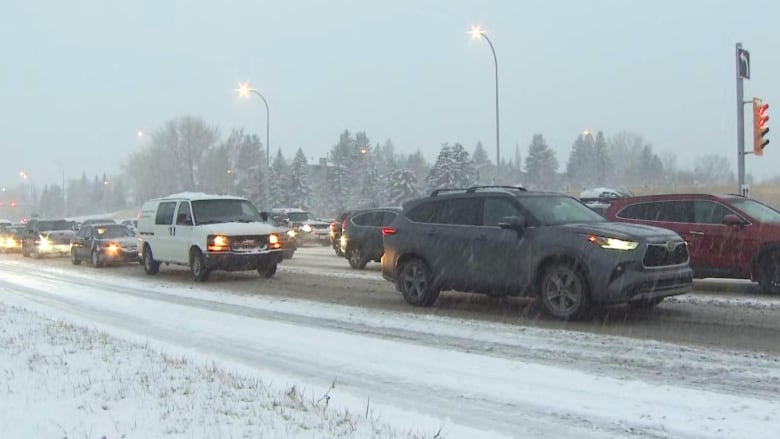 Environment Canada issued a snowfall warning for the city of Calgary early on Monday morning.